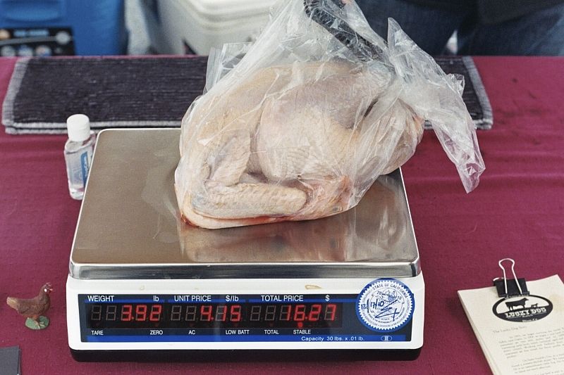 На границе в Сочи задержали около 38 тонн мяса птицы и субпродуктов