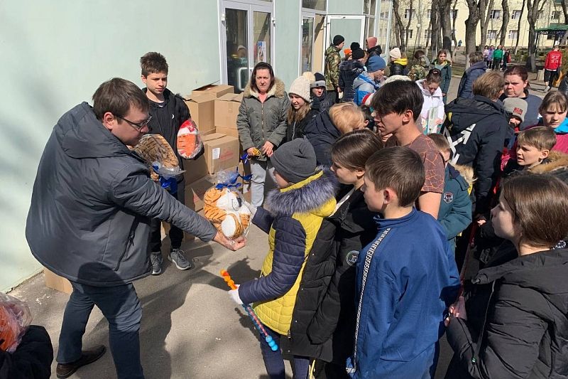 Профсоюзы Кубани доставили гуманитарную помощь воспитанникам детдомов из Донецка