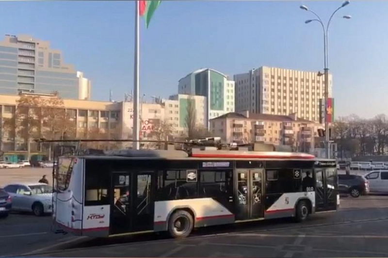 По улицам Краснодара проехал первый новый троллейбус