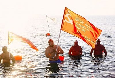 Доплыли из Новороссийска в Анапу: спортсмены преодолели первый этап уникальной черноморской эстафеты 