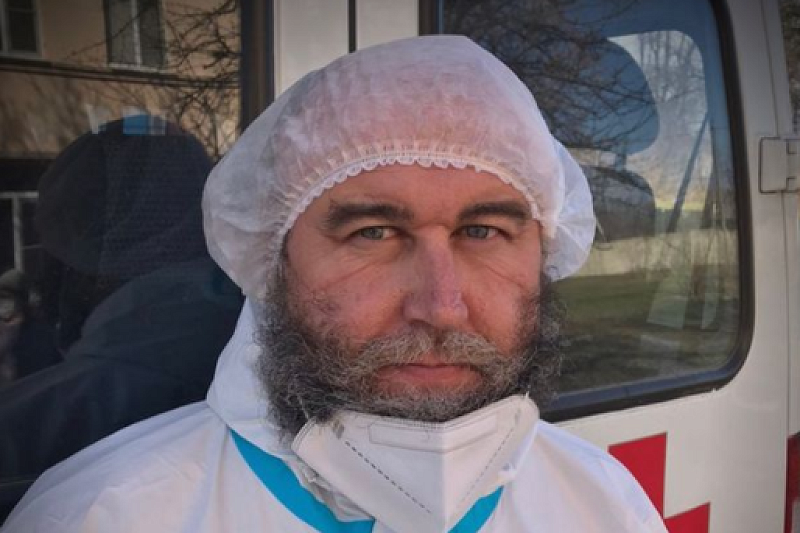 На Кубани священник после смерти жены от COVID-19 пошел санитаром в «красную зону»
