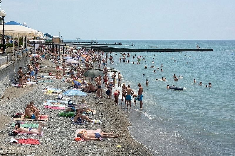 Курорты Краснодарского края с начала лета посетили более 1,7 млн человек
