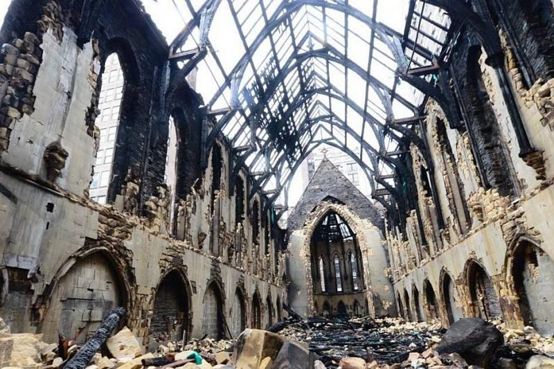 Около 9 часов тушили пожар в соборе Парижской Богоматери