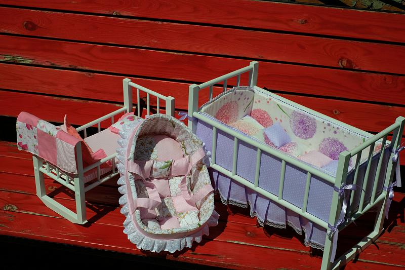 Эта первая в жизни Яны маленькая кукольная кроватка и стала началом ее большого увлечения, а теперь и бизнеса.