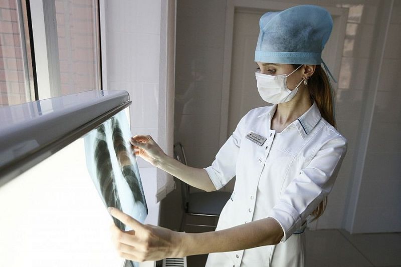 В Краснодарском крае почти 20 тысяч медиков получили надбавки за работу с больными коронавирусом