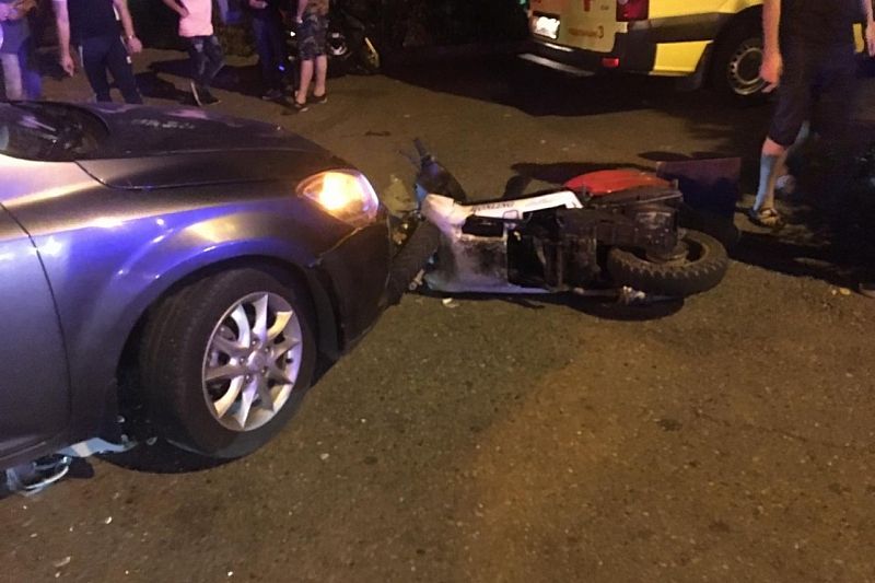 В Сочи в ДТП пострадал 16-летний водитель мопеда