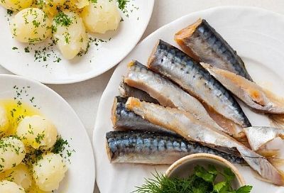 Даже малосольная дорогая семга не получится такой вкусной, как домашняя скумбрия в пряном рассоле: рецепт - проще не бывает