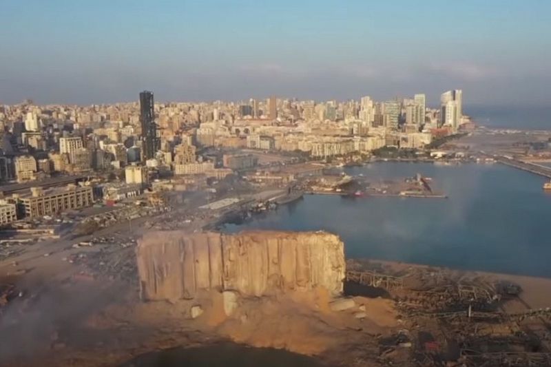 Беспилотник снял последствия мощного взрыва в Бейруте