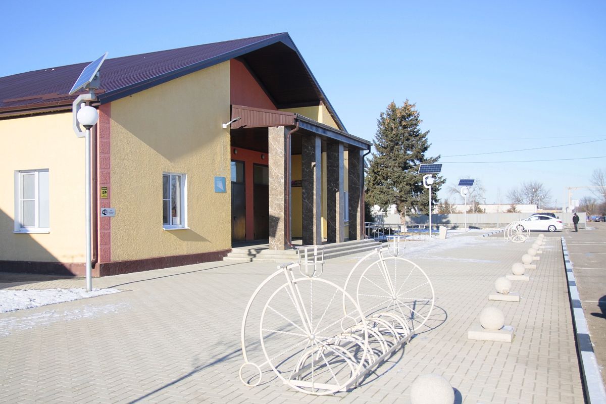 Отремонтированный по региональной программе сельский Дом культуры в хуторе Западном стал местом притяжения для местных жителей.