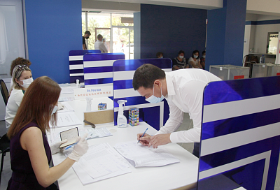 Мэр Краснодара проголосовал на избирательном участке по ул. Индустриальной 