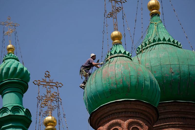 В Краснодаре реставрируют купола Свято-Троицкого собора