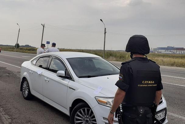 На трассе в Краснодарском крае судебные приставы арестовали 17 автомобилей должников