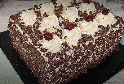 Делаем торт «Чёрный лес» без нервов: упрощённый рецепт для тех, кто боится карамели и заварного крема