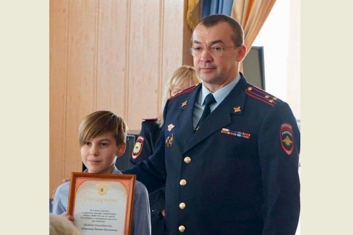 В Геленджике школьники помогли задержать мужчину, похитившего сумку у пенсионерки 