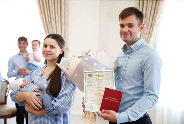 Анна Минькова: «Удостоверение многодетной семьи можно будет использовать для получения краевых мер поддержки»