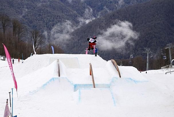 В горах Сочи стартовали соревнования сноубордистов