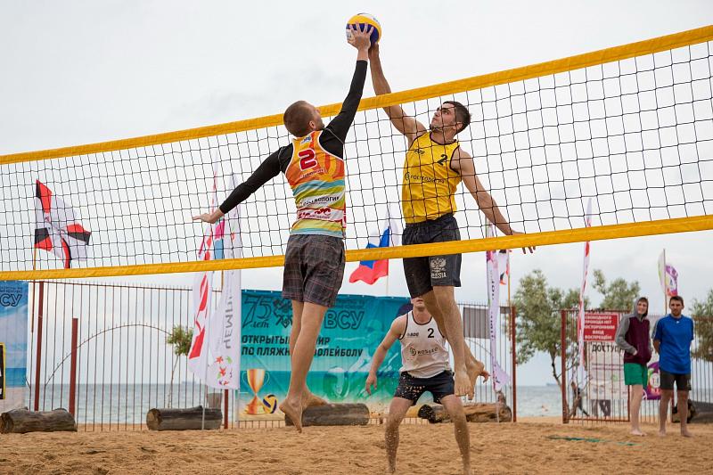 В Краснодарском крае прошли соревнования по пляжному волейболу и благотворительный матч «Чемпионы – детям»