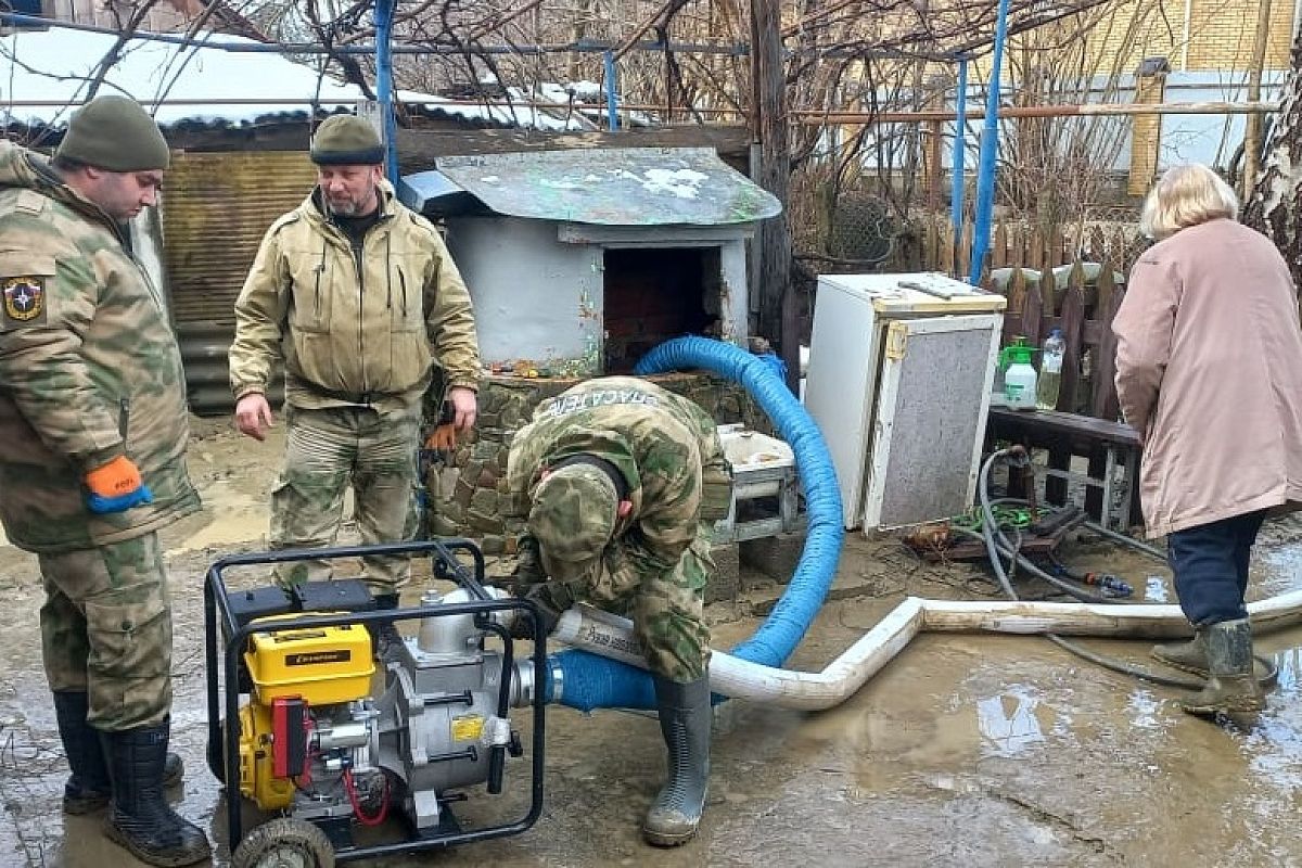 В Горячем Ключе устраняют последствия разгула стихии