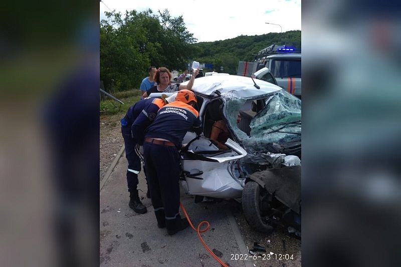 Пассажирка «Лады Гранты» получила серьезные травмы в ДТП с Mitsubishi в Новороссийске