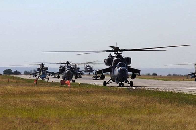 Истребители и штурмовики переброшены на аэродромы Краснодарского края для участия в масштабном учении