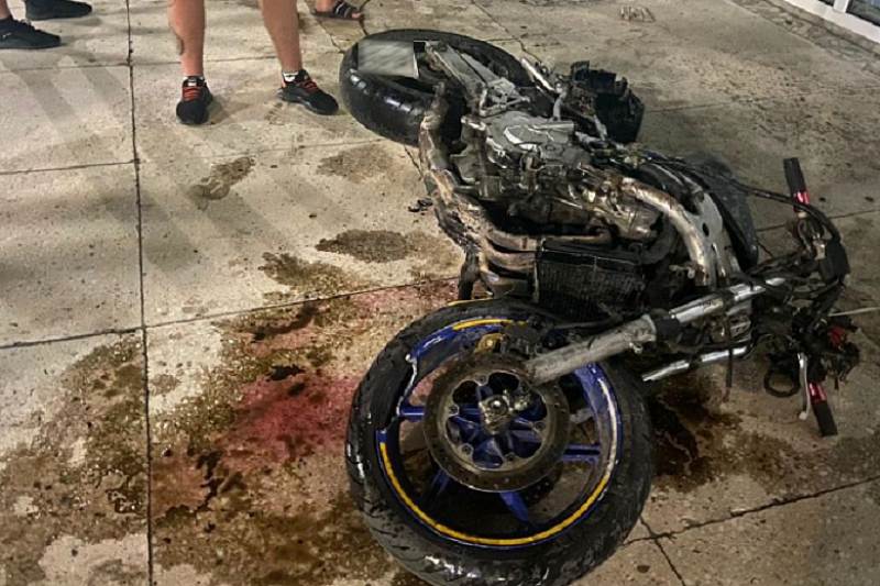 Пьяный мотоциклист без прав травмировался, влетев по ступеням в стену музея в Тимашевске