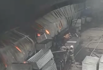 Крупный пожар вспыхнул на заводе Gloria Jeans в Ростовской области