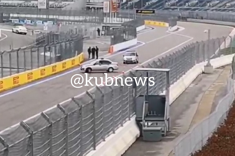 Полицейские устроили дрифт на гоночной трассе «Формулы-1» в Сочи