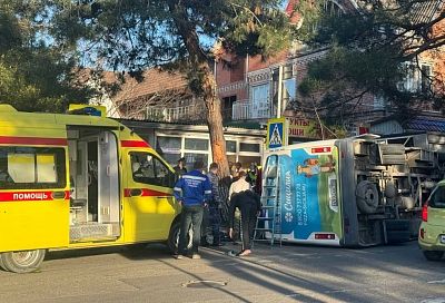 Стало известно о состоянии пострадавших в ДТП с опрокинувшейся маршруткой в Геленджике