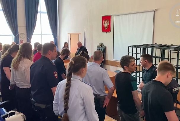 В Краснодаре суд вынес приговор 16 организаторам и участникам call-центра дистанционного мошенничества