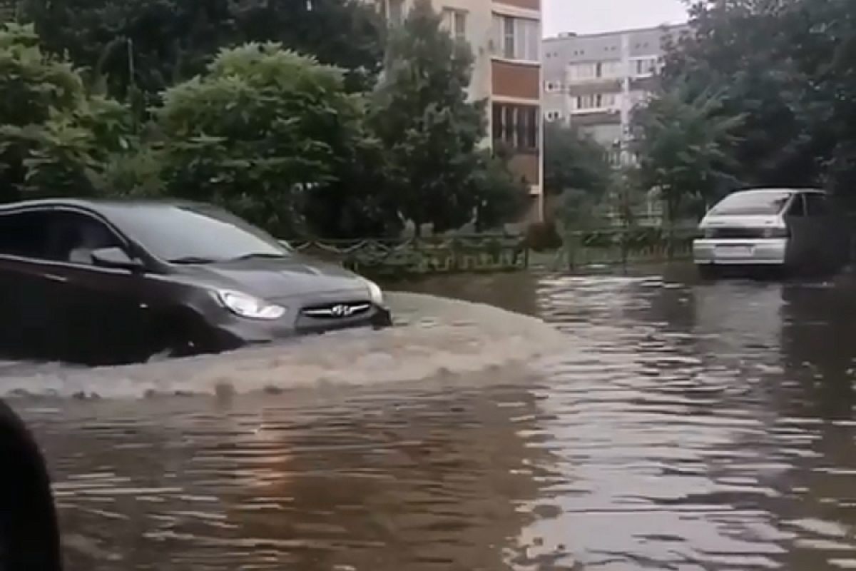 Пять ведер воды на метр: залповый ливень прошел ночью в Кропоткине