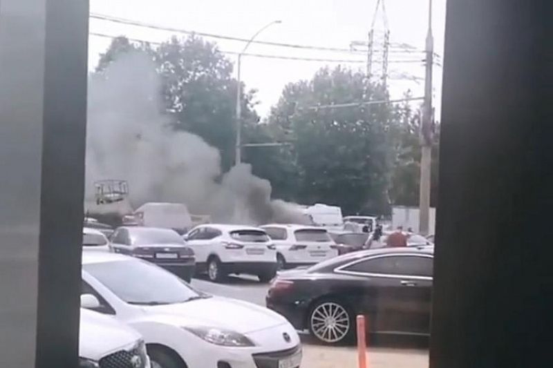 Автомобиль скорой помощи загорелся в Краснодаре