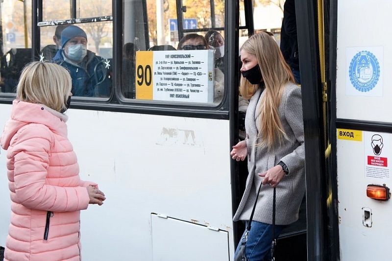 На соблюдение масочного режима проверили более 6,2 тысячи единиц общественного транспорта Краснодара
