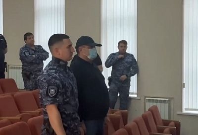 В Сочи суд огласил приговор экс-полицейскому, 6 лет скрывавшемуся от правосудия за границей