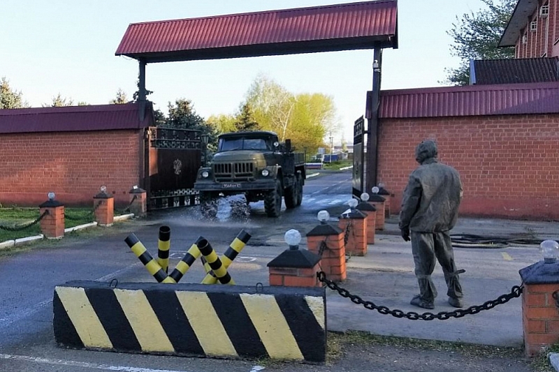 В Краснодарском крае войска химзащиты проводят дезинфекцию на предприятиях ОПК 