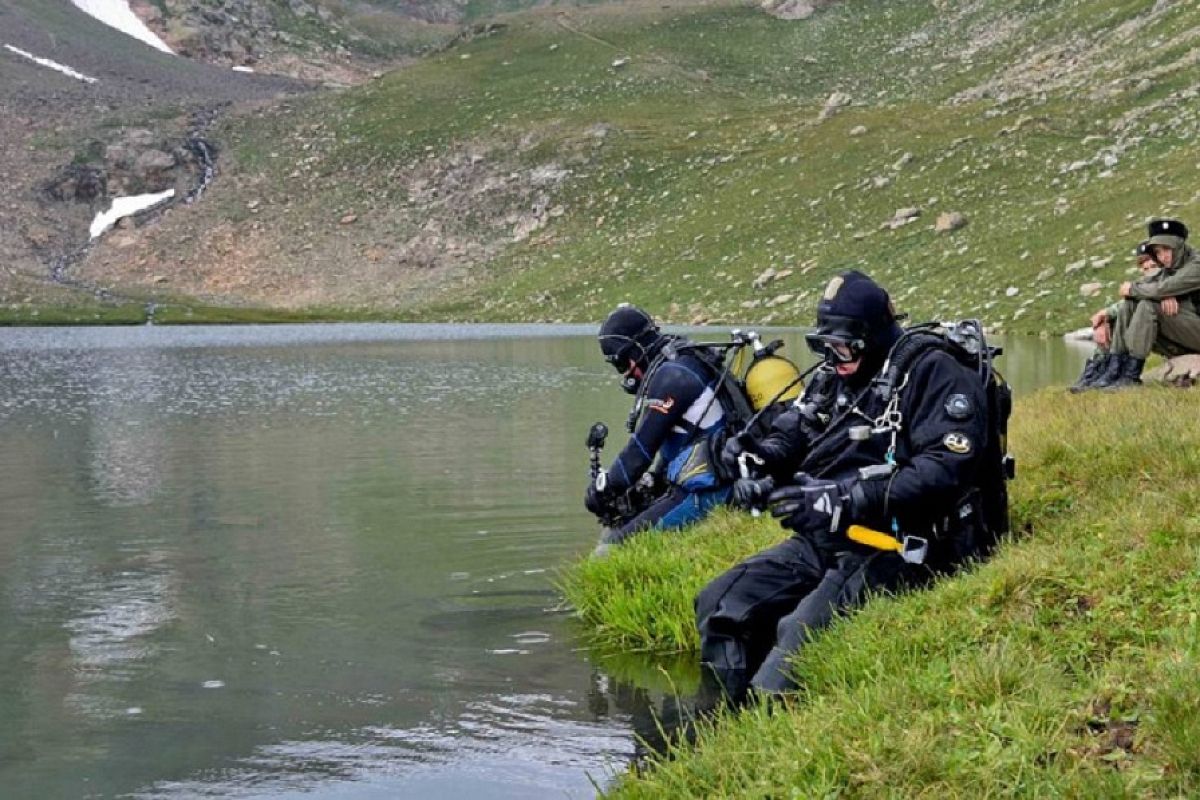 Кубанские дайверы напишут картину на дне высокогорного озера