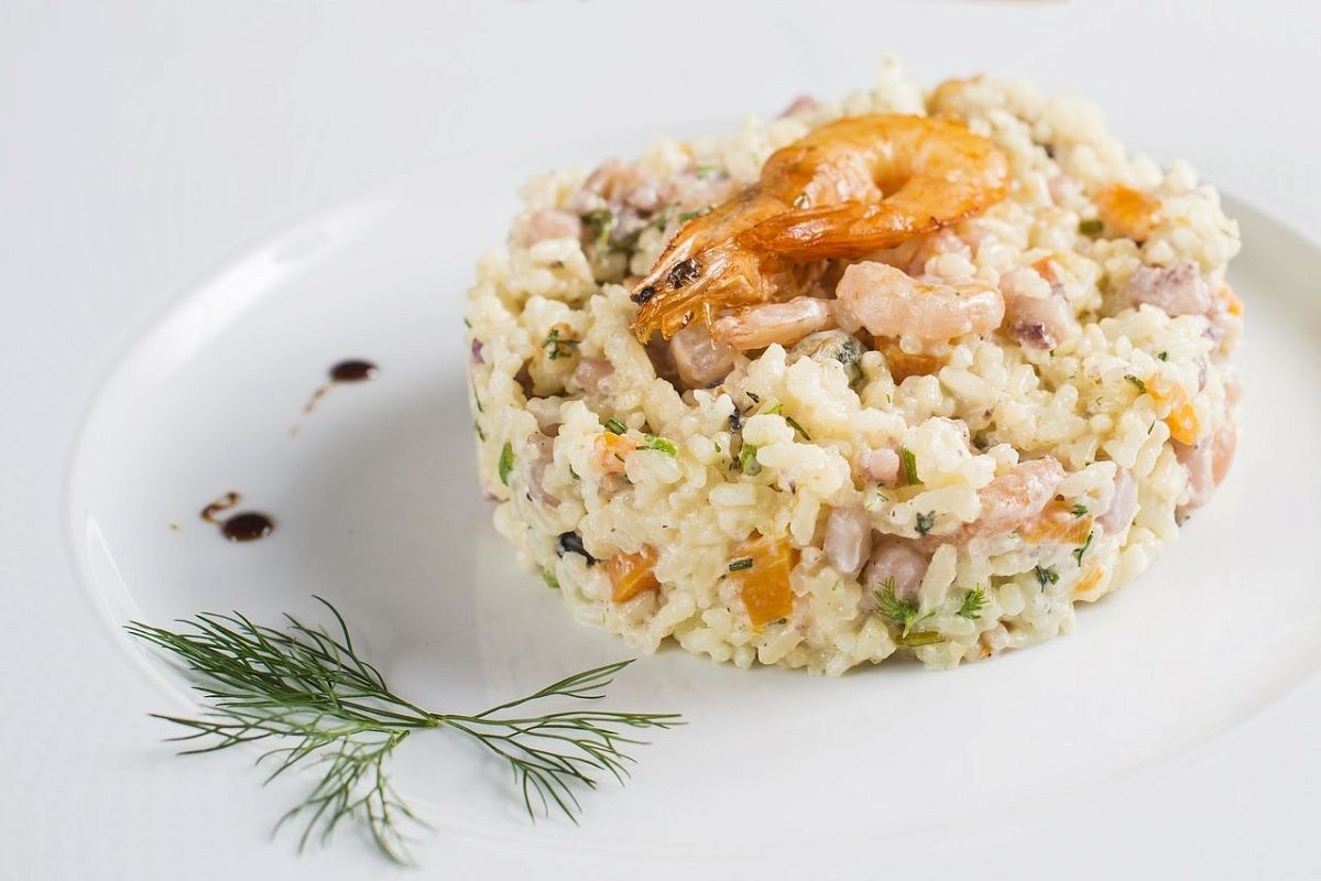 Этот салат с креветками съедается еще быстрее, чем «оливье»: рецепт - проще не бывает