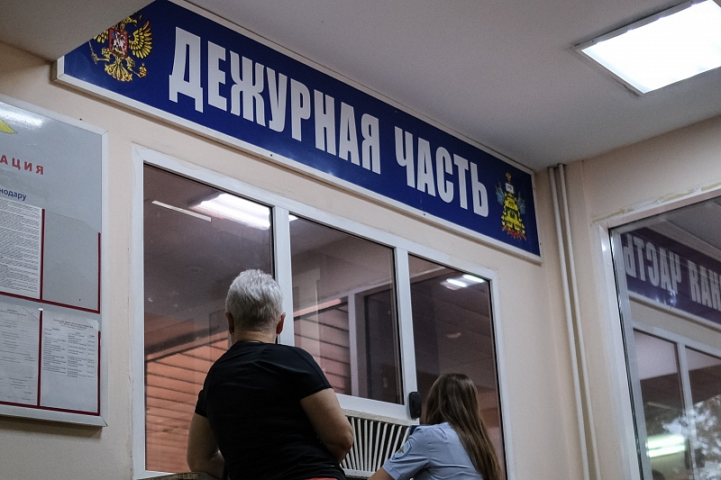 Взяла чужое: в Краснодаре за кражу денег из кошелька задержана пенсионерка