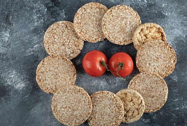 Здоровый перекус, замена хлебу или просто вкусные «хрустяшки». Вред и польза ржаных хлебцев