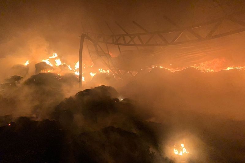 Цех по переработке резины сгорел ночью в Усть-Лабинске
