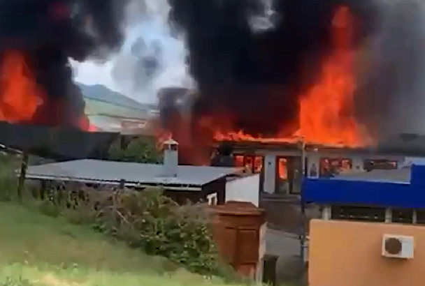 Магазин сантехники сгорел в курортном поселке под Геленджиком