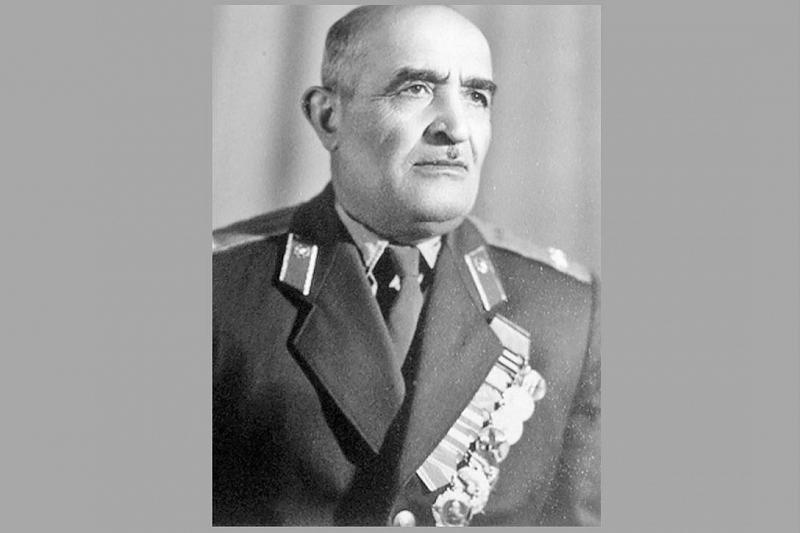 Командир 581-го стрелкового полка Саен Маркарович Мартиросян. Кроме боя за Кулешовку, полк Мартиросяна отличился при освобождении станиц Калниболотской и Кущевской.﻿ 