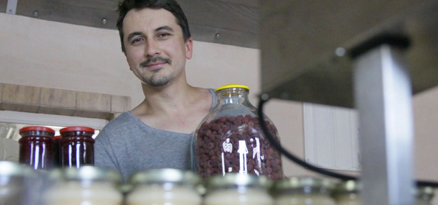 Продукты из малины и меда предпринимателя из Тихорецкого района Рената Ильясова обладает знаком качества «Сделано на Кубани».