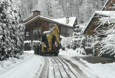 Сильный снегопад накрыл горный кластер Сочи
