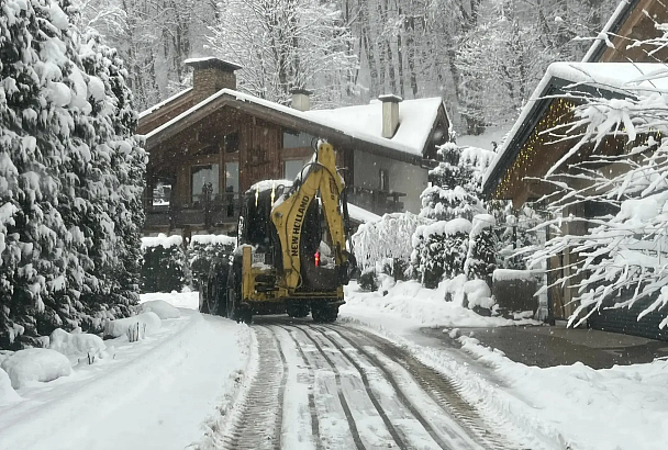 Сильный снегопад накрыл горный кластер Сочи