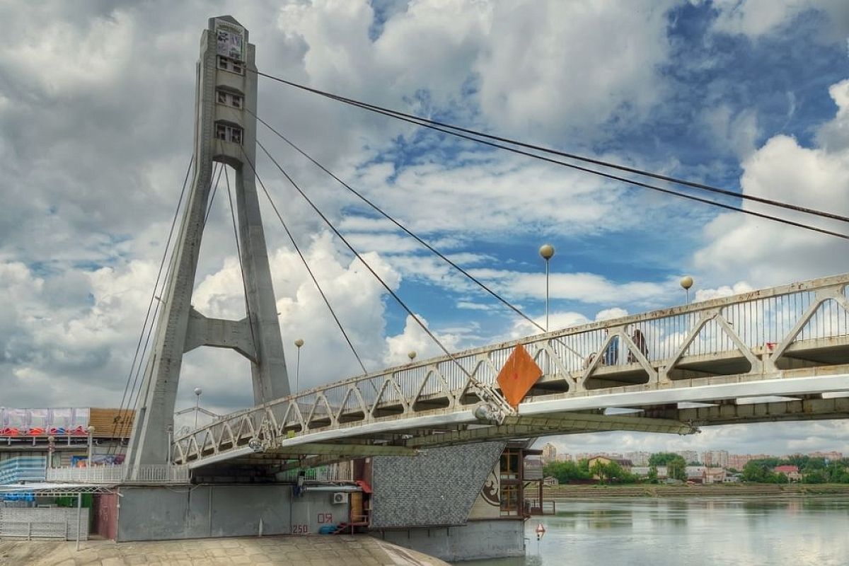 В центре Краснодара продолжают ликвидировать незаконные врезки в ливневую канализацию