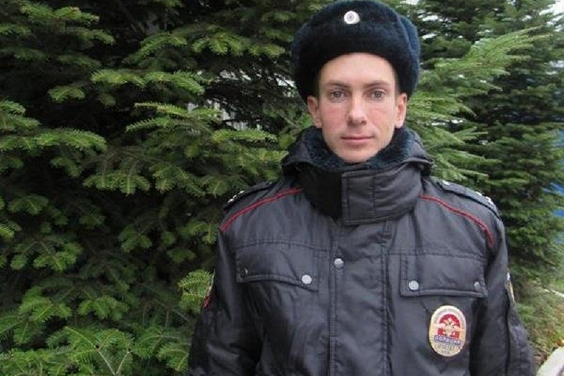 В Краснодарском крае полицейский спас мужчину, упавшего в горящую траву