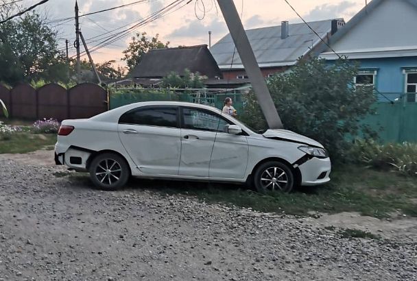 Пьяный водитель на Lifan на скорости влетел в столб в Краснодарском крае