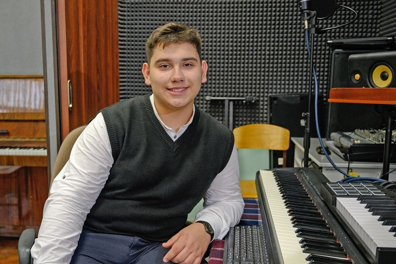 Школьник Федор Архипов знает, как улучшить качество звука на культурно-массовых мероприятиях