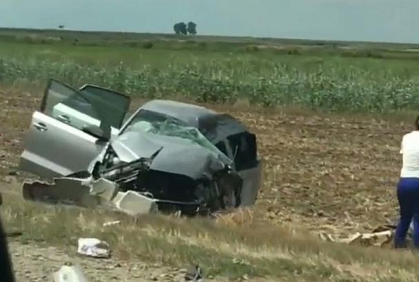 Водитель легковушки погибла в лобовом ДТП с грузовиком в Славянском районе