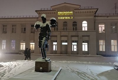 Аэропорт Краснодара закрыт из-за снегопада до 03.00